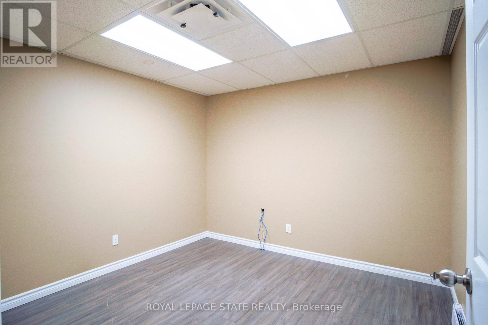 Photo 14 of 1625 Stone Church Road E, Hamilton ON