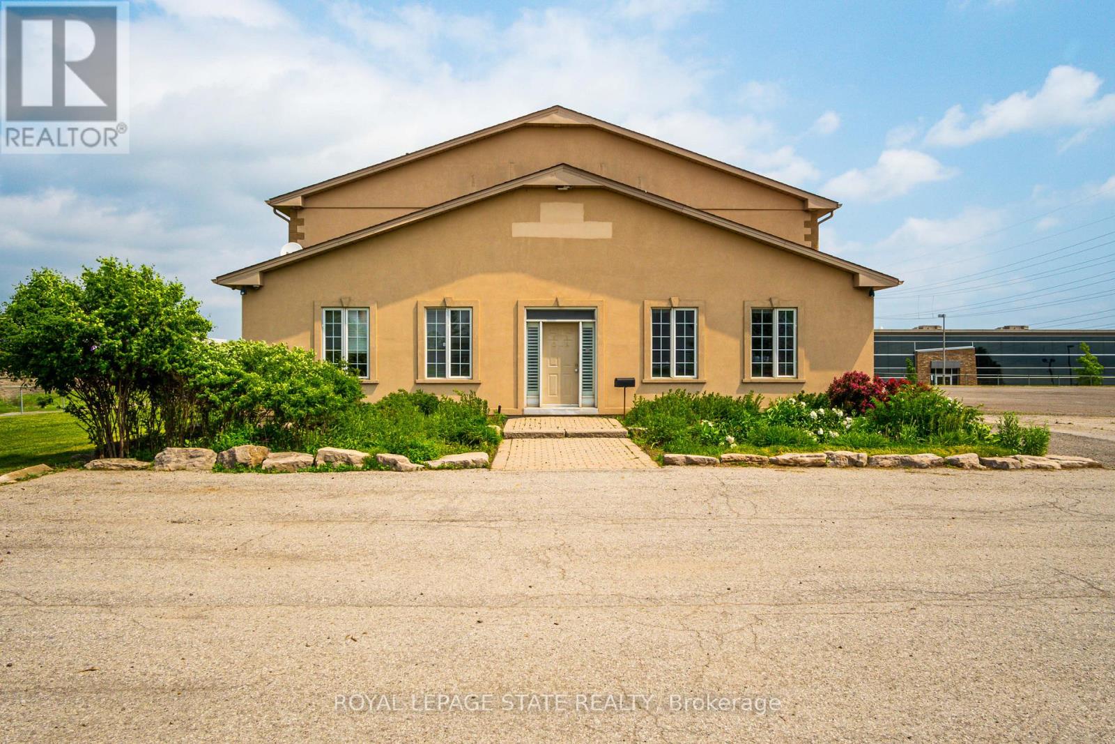 Photo 6 of 1625 Stone Church Road E, Hamilton ON