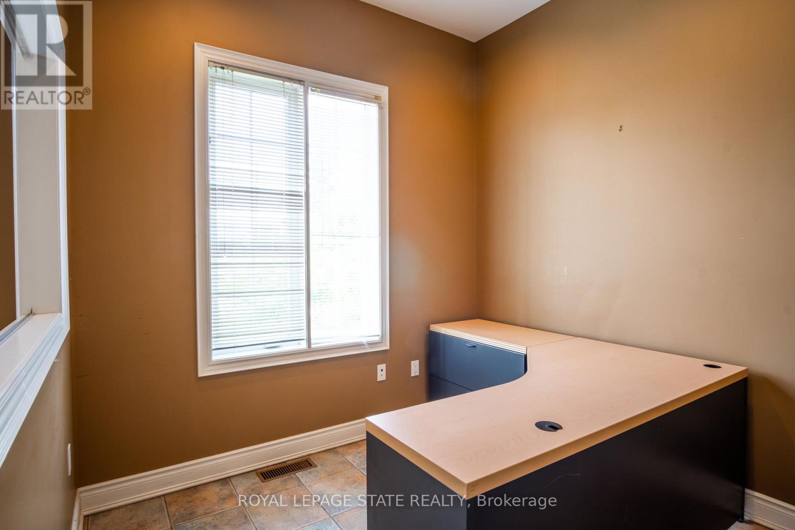 Photo 15 of 1625 Stone Church Road E, Hamilton ON