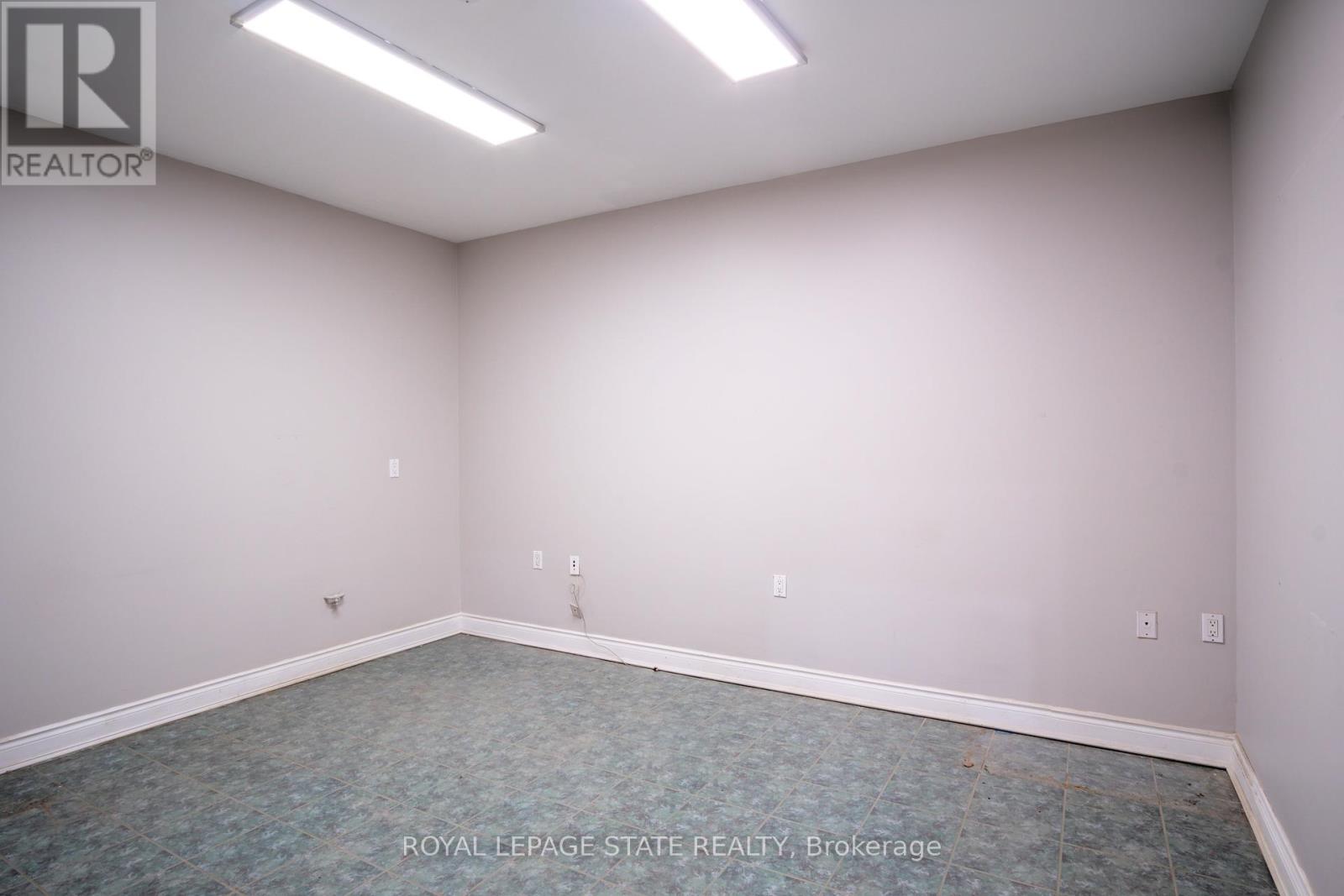 Photo 10 of 1625 Stone Church Road E, Hamilton ON