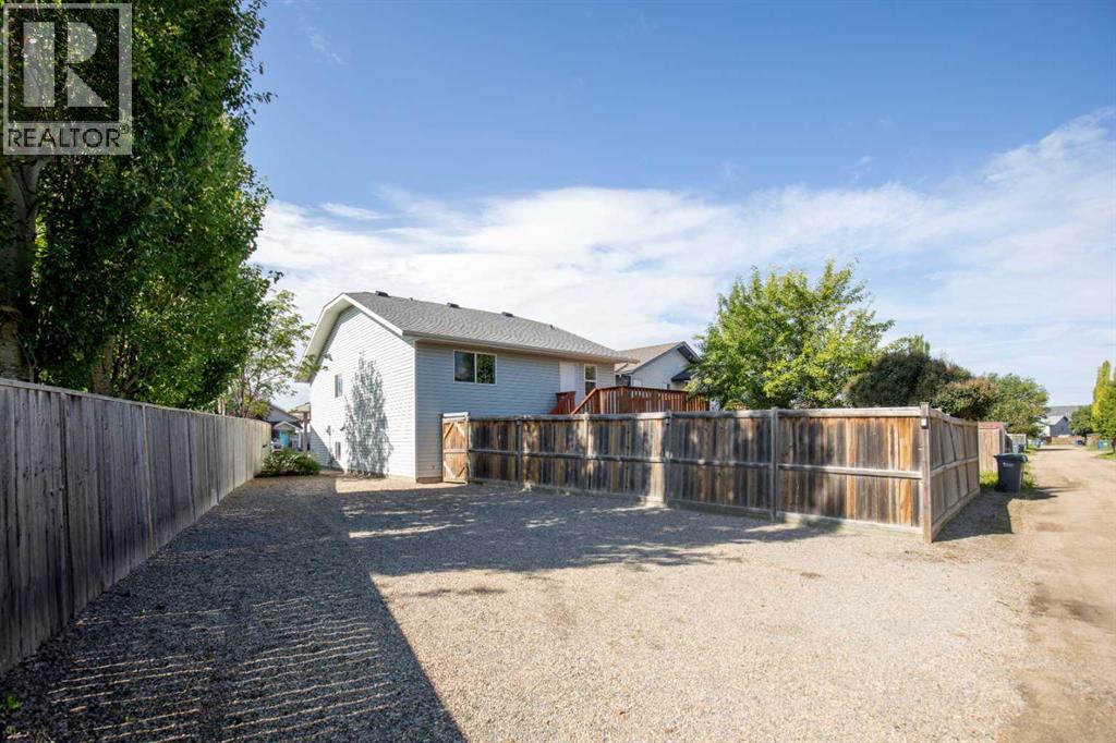 Photo 9 of 83 Doherty Close, Red Deer AB