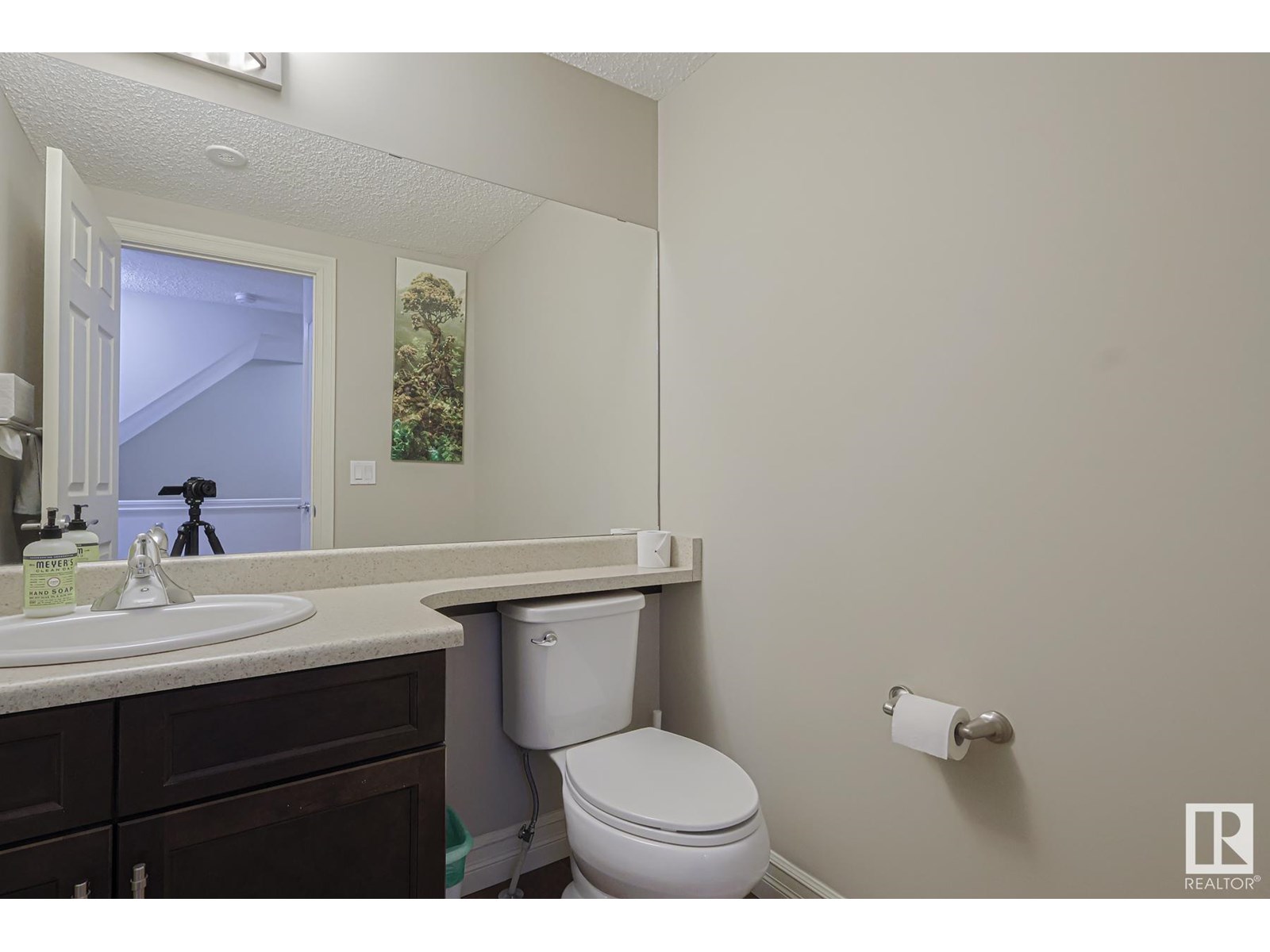Photo 15 of 43 14621 121 St Nw, Edmonton AB