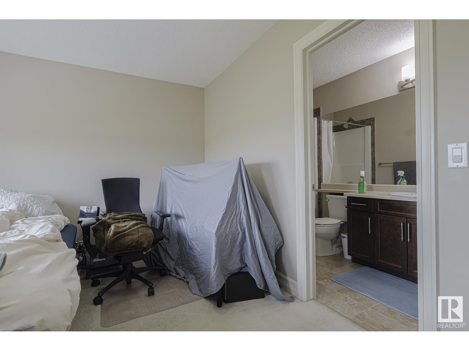 Photo 17 of 43 14621 121 St Nw, Edmonton AB