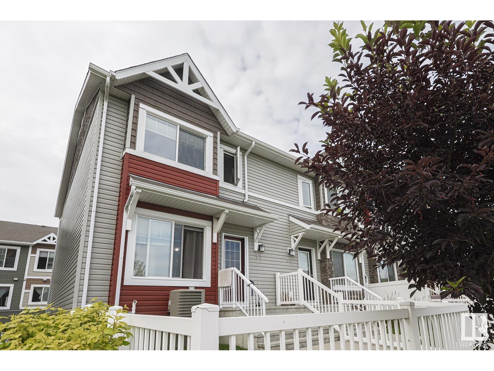 Photo 2 of 43 14621 121 St Nw, Edmonton AB