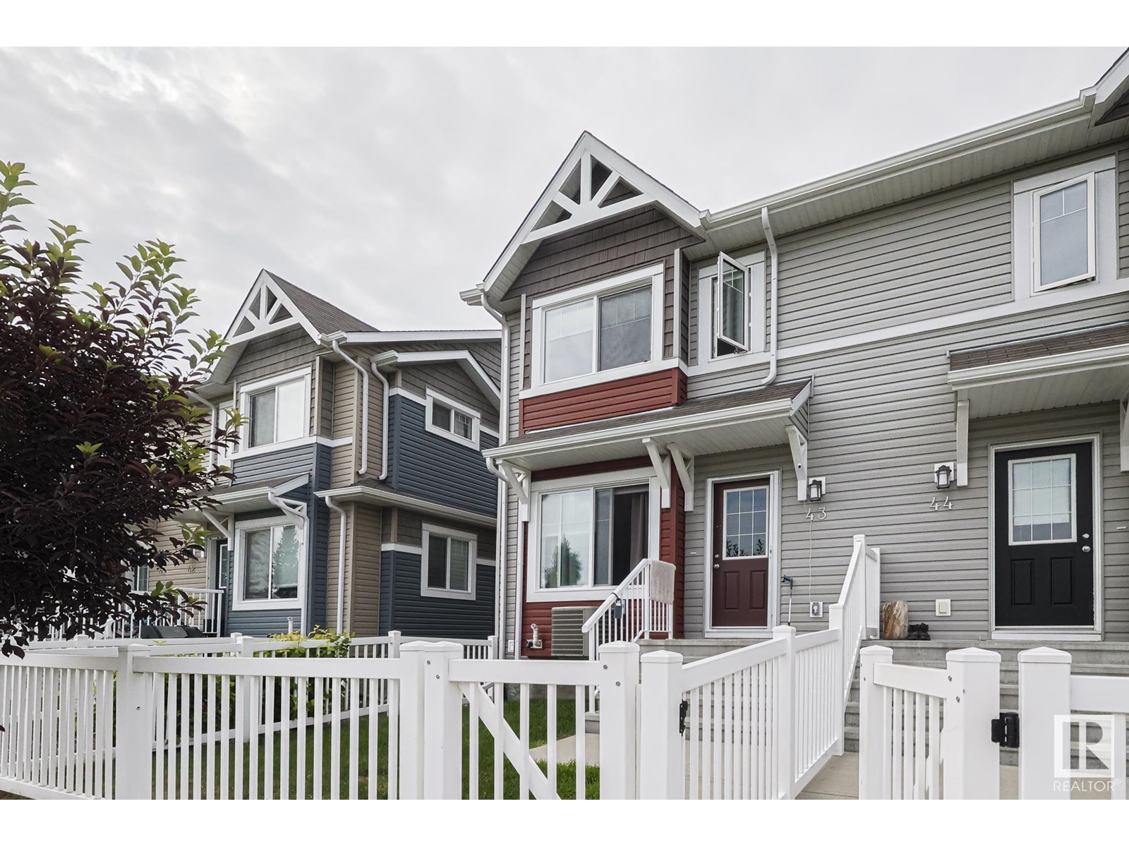 Photo 3 of 43 14621 121 St Nw, Edmonton AB