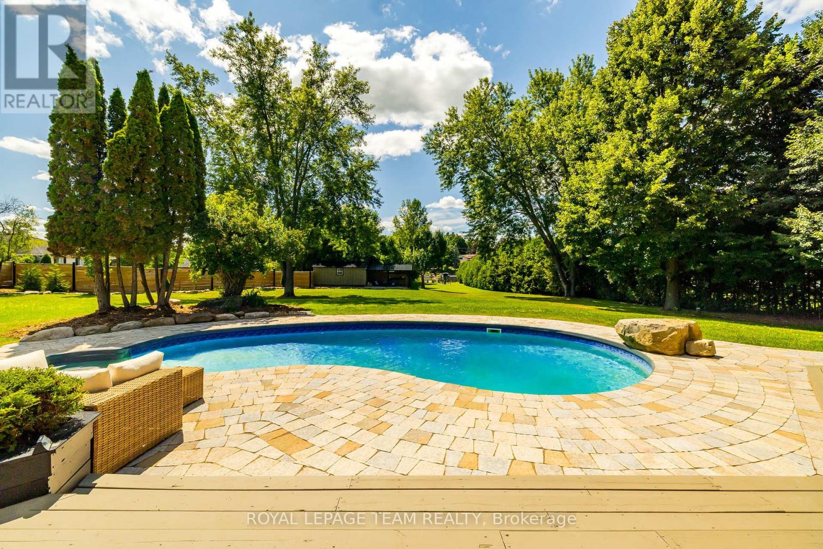 Photo 12 of 1216 A River Road, Ottawa ON