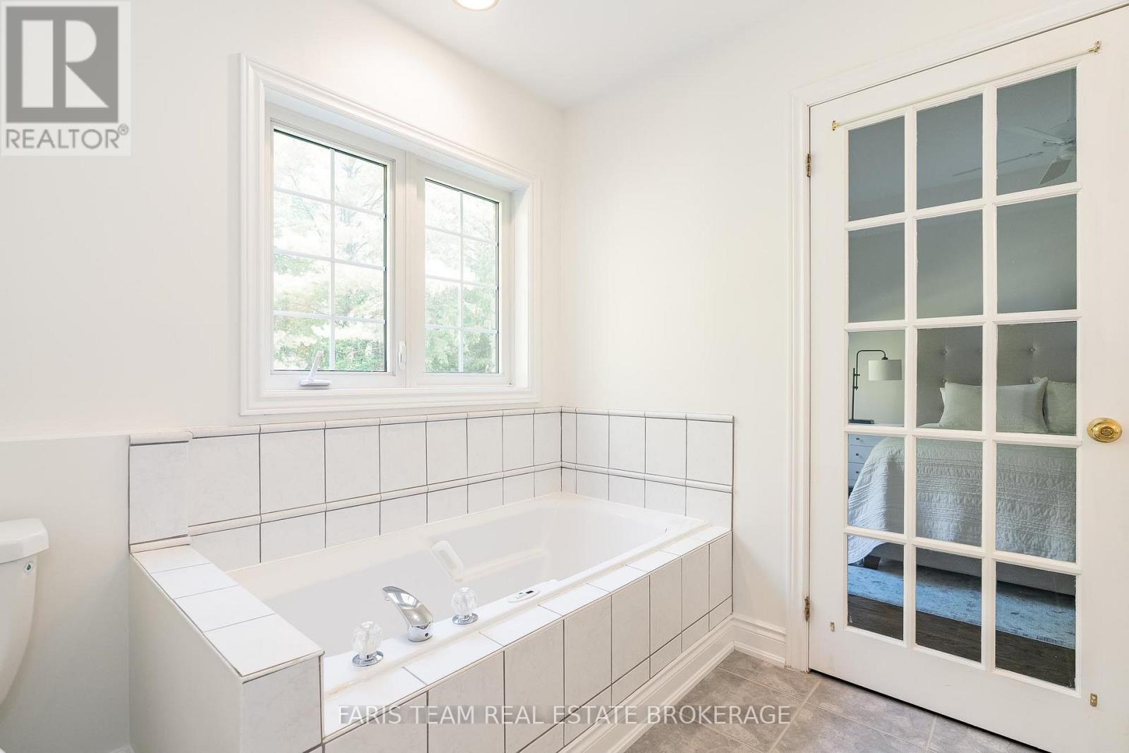 Photo 12 of 7 Glenhuron Drive, Springwater ON