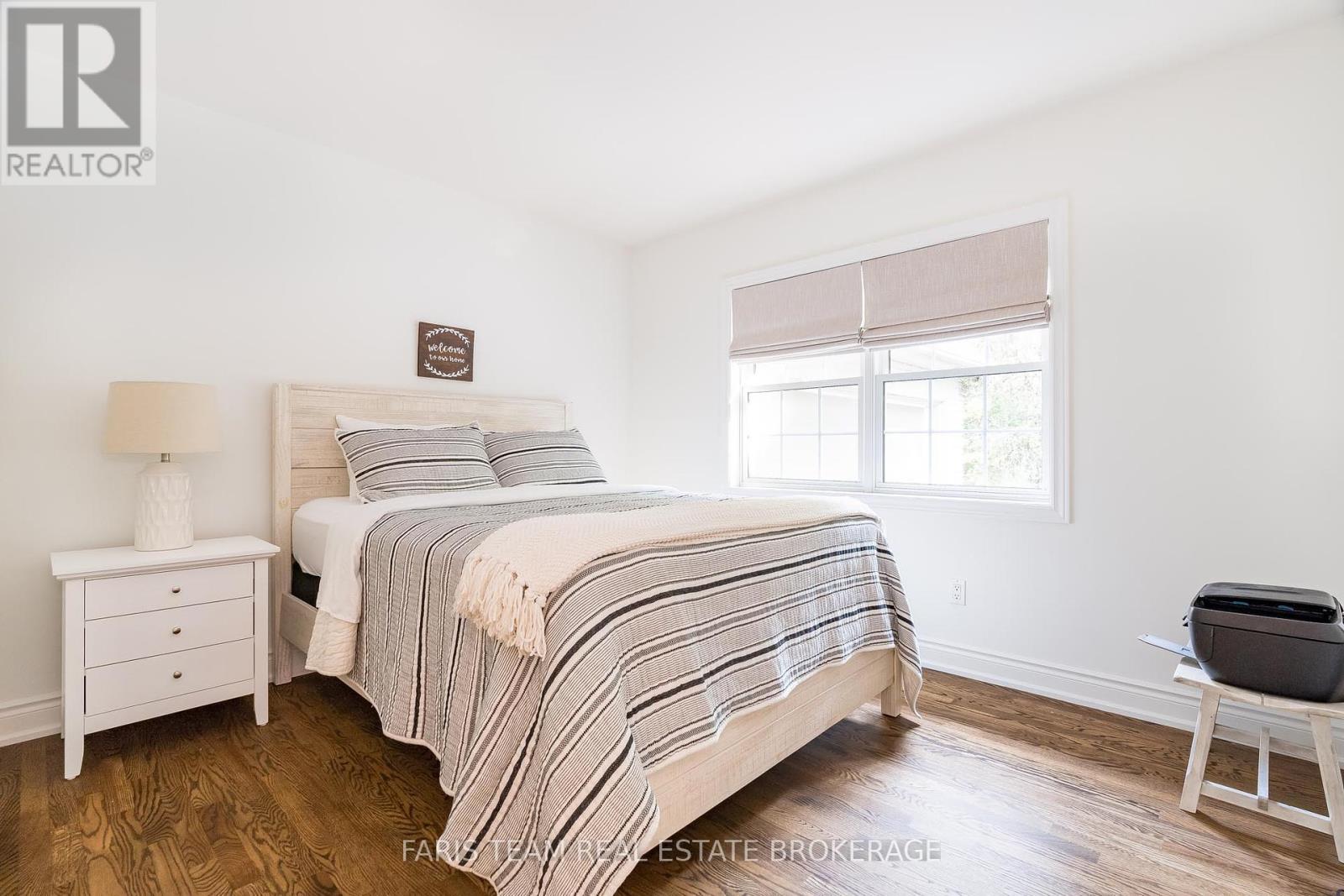 Photo 24 of 7 Glenhuron Drive, Springwater ON