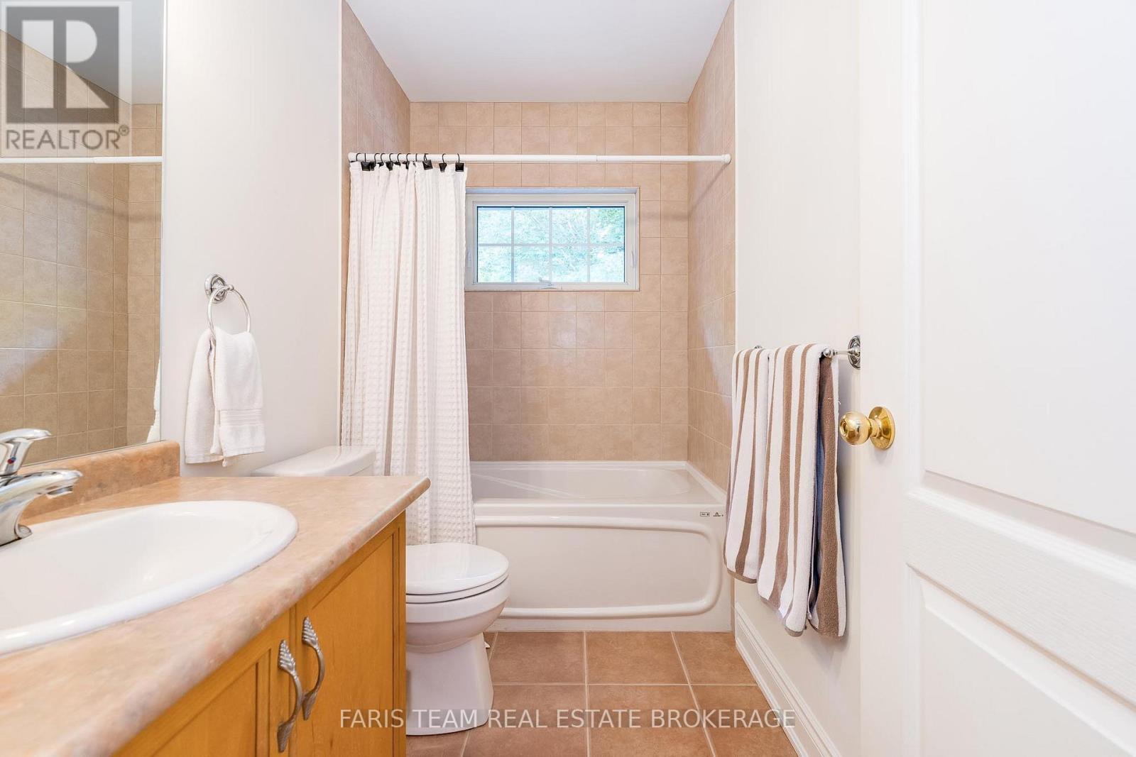 Photo 17 of 7 Glenhuron Drive, Springwater ON