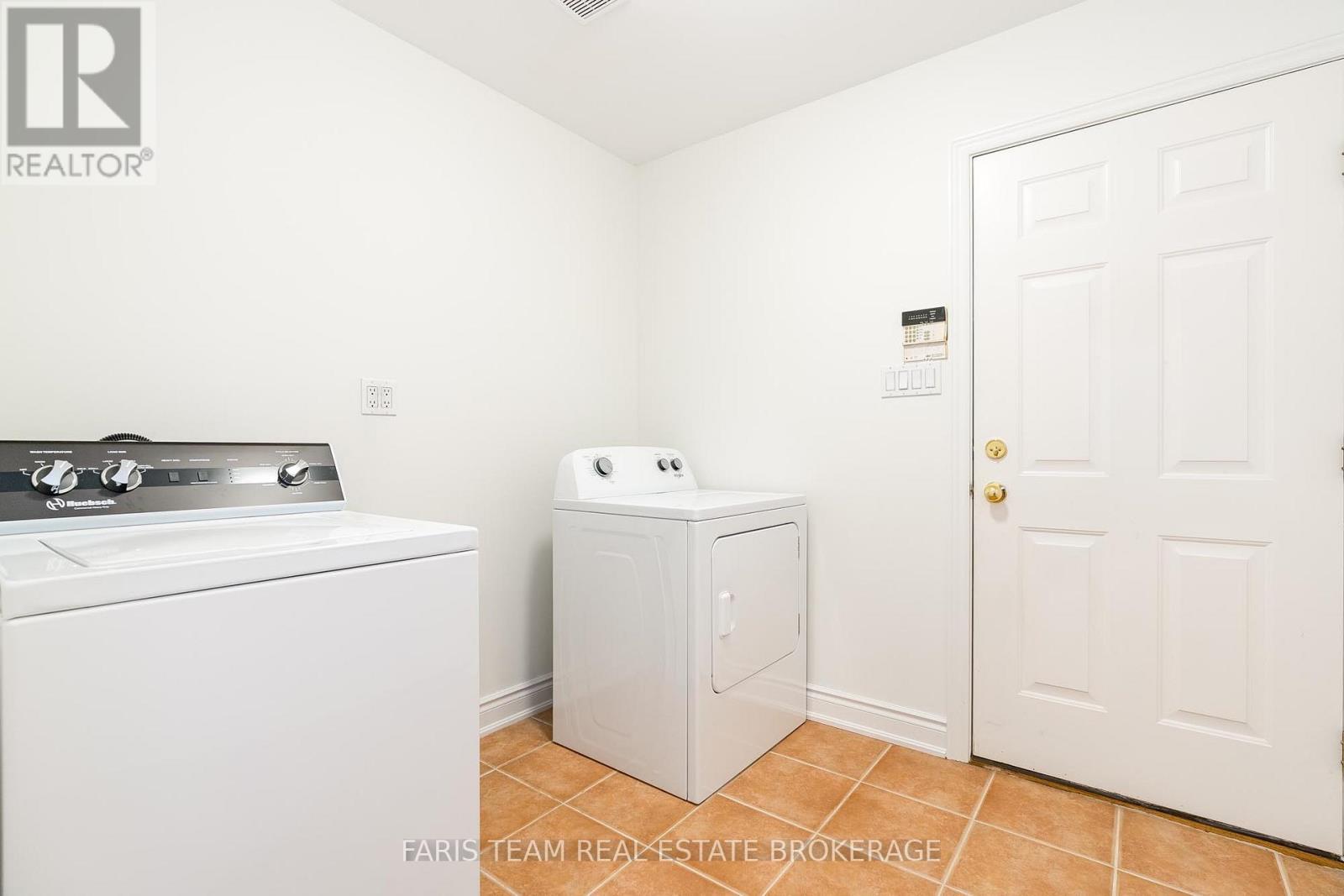 Photo 22 of 7 Glenhuron Drive, Springwater ON