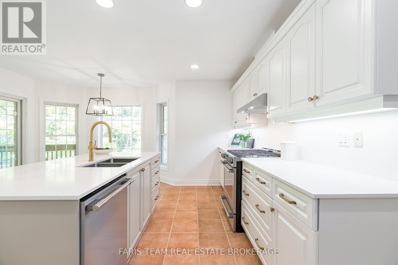 Photo 11 of 7 Glenhuron Drive, Springwater ON
