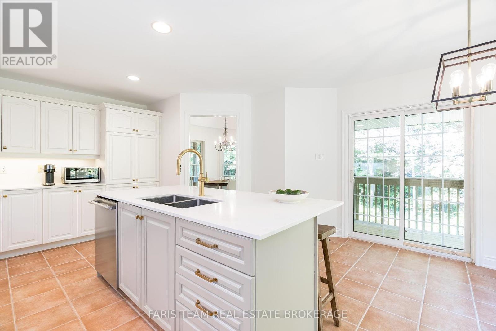 Photo 19 of 7 Glenhuron Drive, Springwater ON