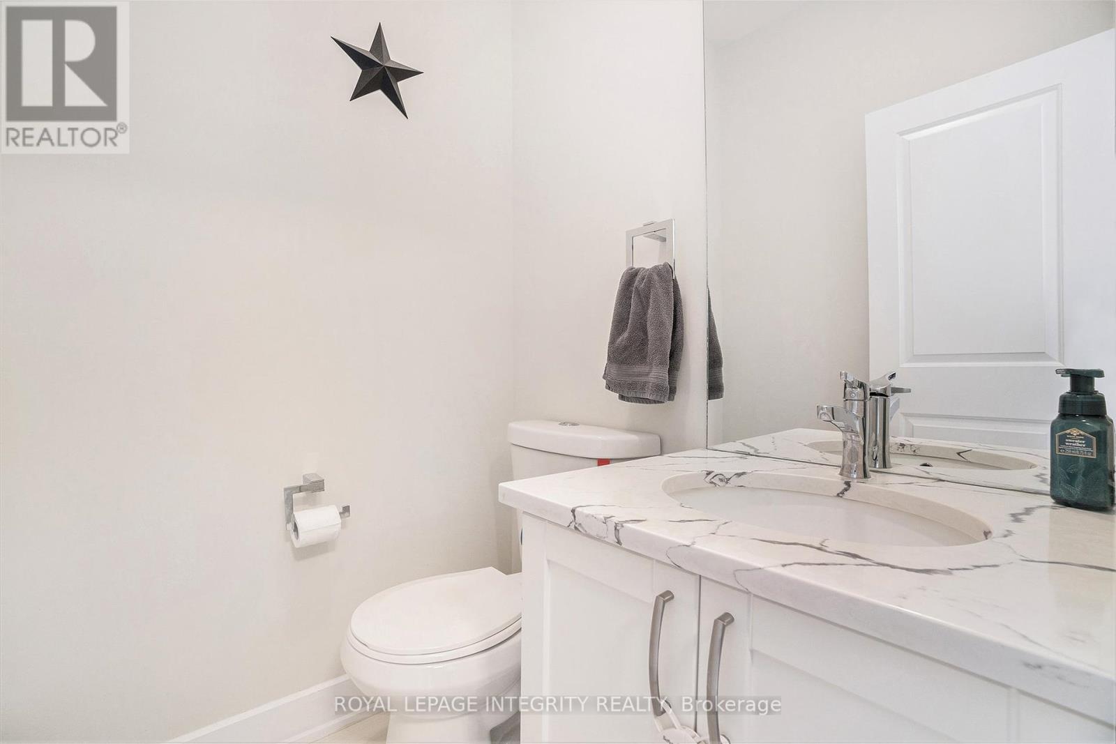 Photo 36 of 922 Leslie Crain Drive, Drummond North Elmsley ON