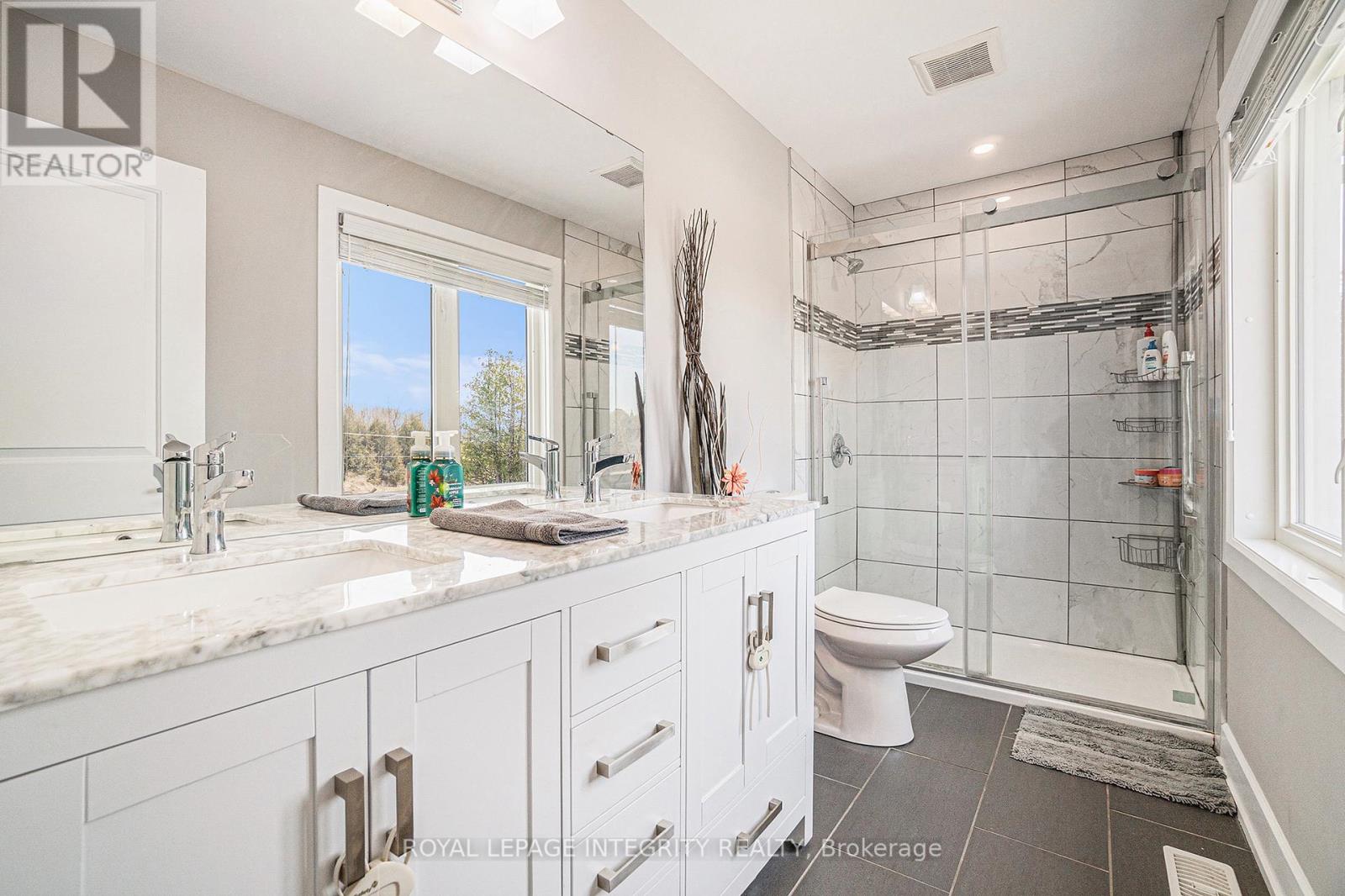 Photo 33 of 922 Leslie Crain Drive, Drummond North Elmsley ON