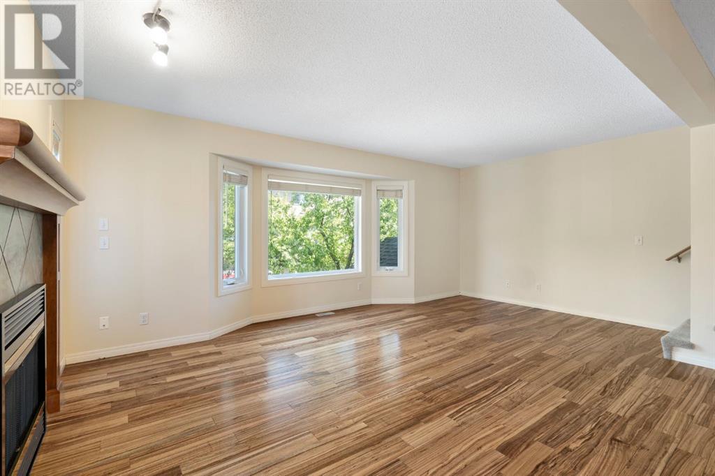 Single Family House for Sale in  Christie Park Mews SW Christie Park Calgary 