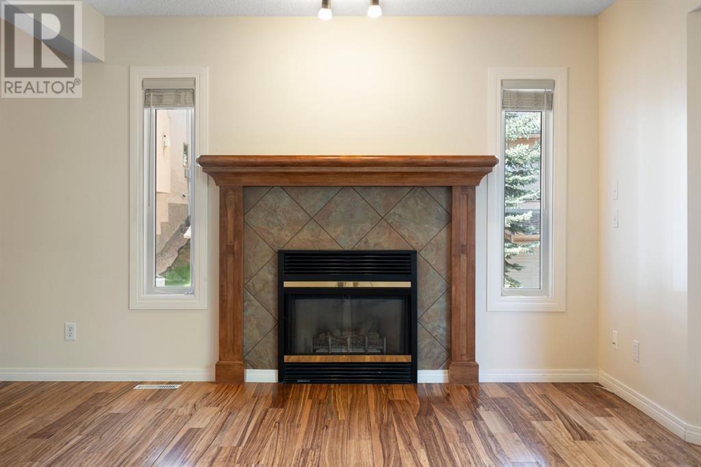 Single Family House for Sale in  Christie Park Mews SW Christie Park Calgary 