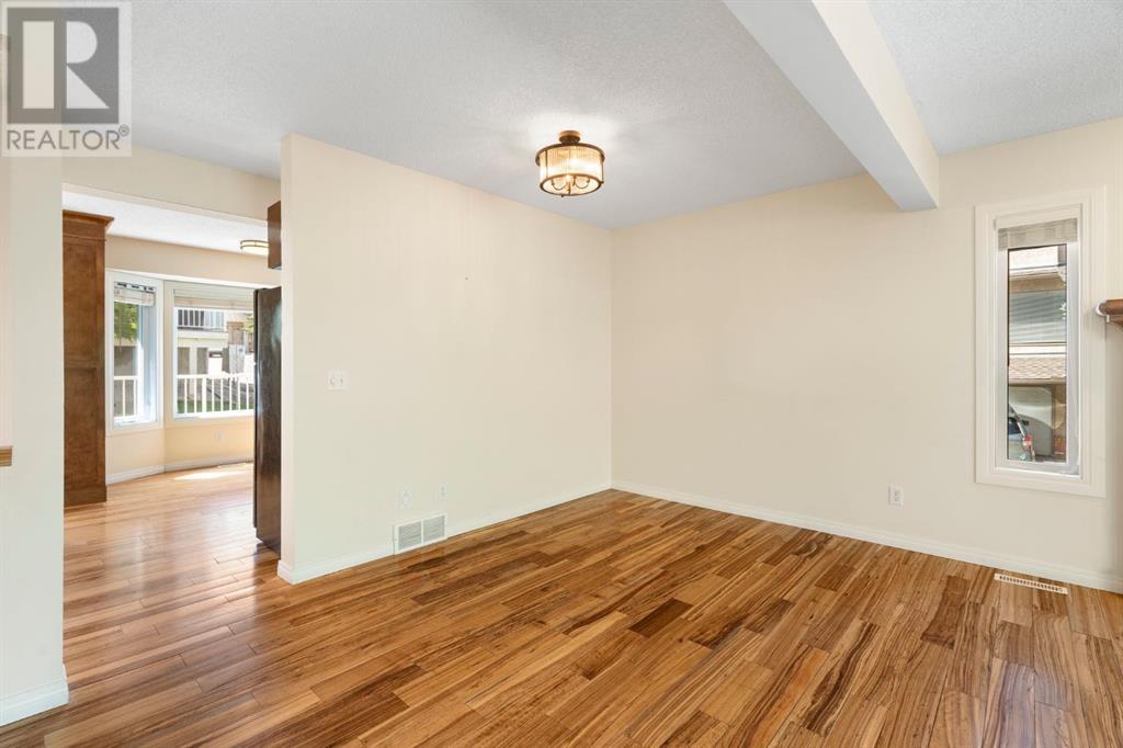 Single Family House for Sale in  Christie Park Mews SW Christie Park Calgary 