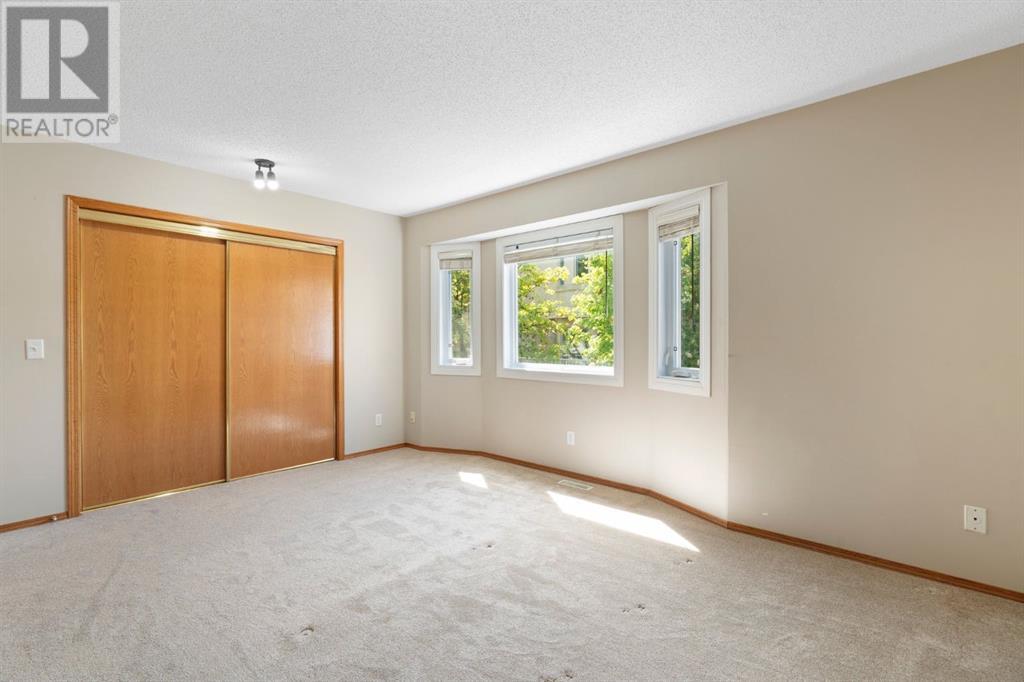 Single Family House for Sale in  Christie Park Mews SW Christie Park Calgary 