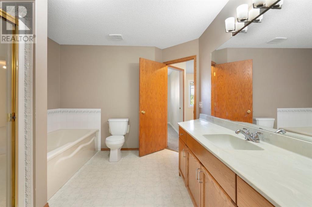 Single Family House for Sale in  Christie Park Mews SW Christie Park Calgary 