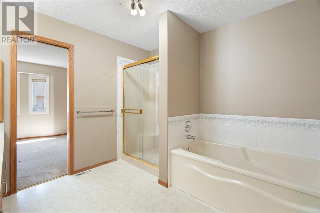 Single Family House for Sale in  Christie Park Mews SW Christie Park Calgary 