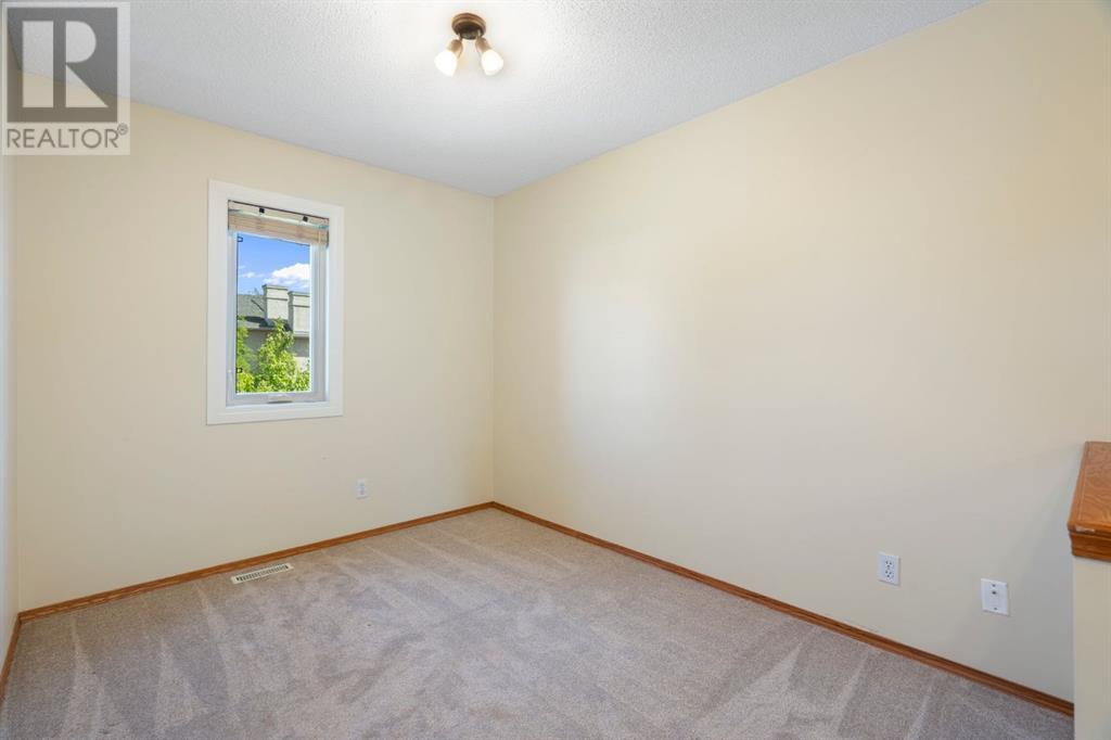 Single Family House for Sale in  Christie Park Mews SW Christie Park Calgary 