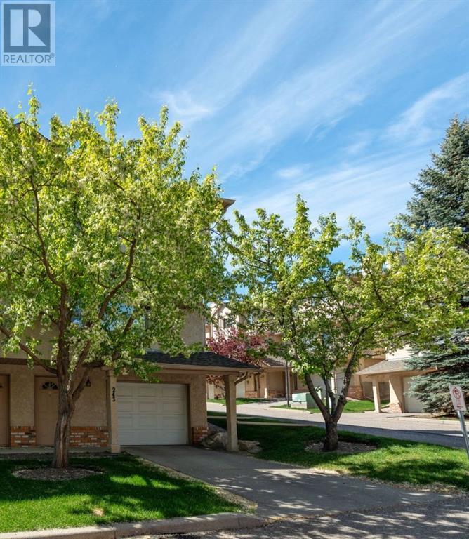 Single Family House for Sale in  Christie Park Mews SW Christie Park Calgary 
