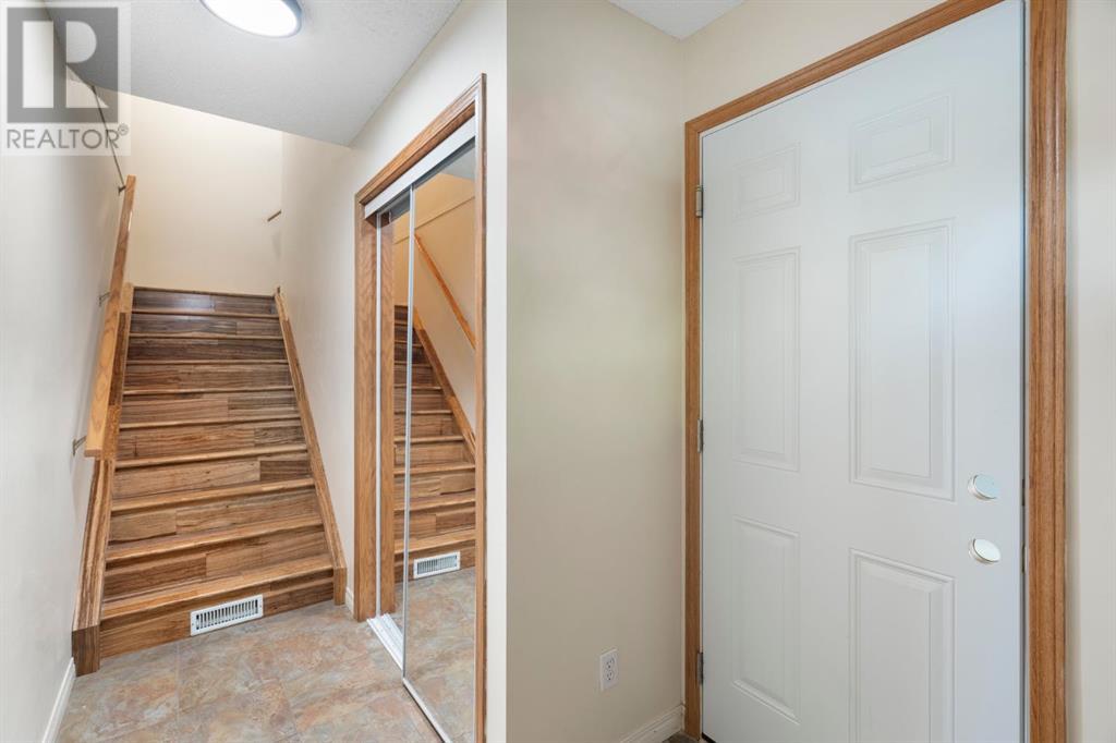 Single Family House for Sale in  Christie Park Mews SW Christie Park Calgary 