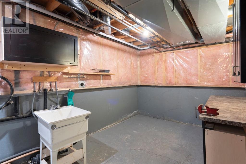 Single Family House for Sale in  Christie Park Mews SW Christie Park Calgary 