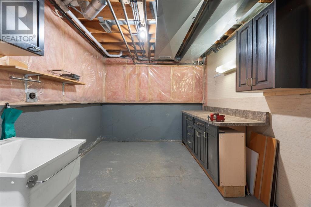 Single Family House for Sale in  Christie Park Mews SW Christie Park Calgary 