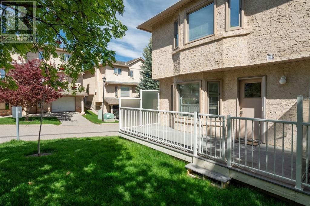 Single Family House for Sale in  Christie Park Mews SW Christie Park Calgary 