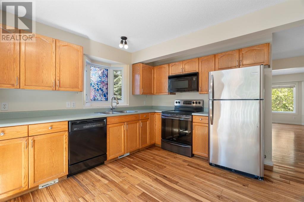 Single Family House for Sale in  Christie Park Mews SW Christie Park Calgary 