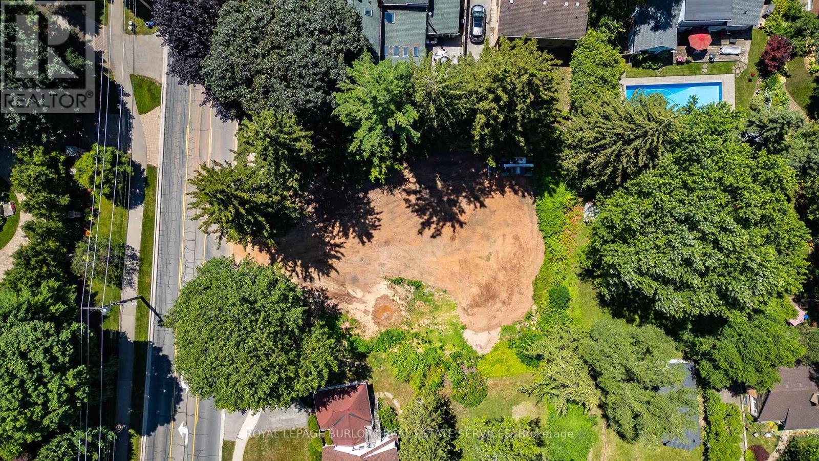 Photo 8 of 2379 Lakeshore Road, Burlington ON