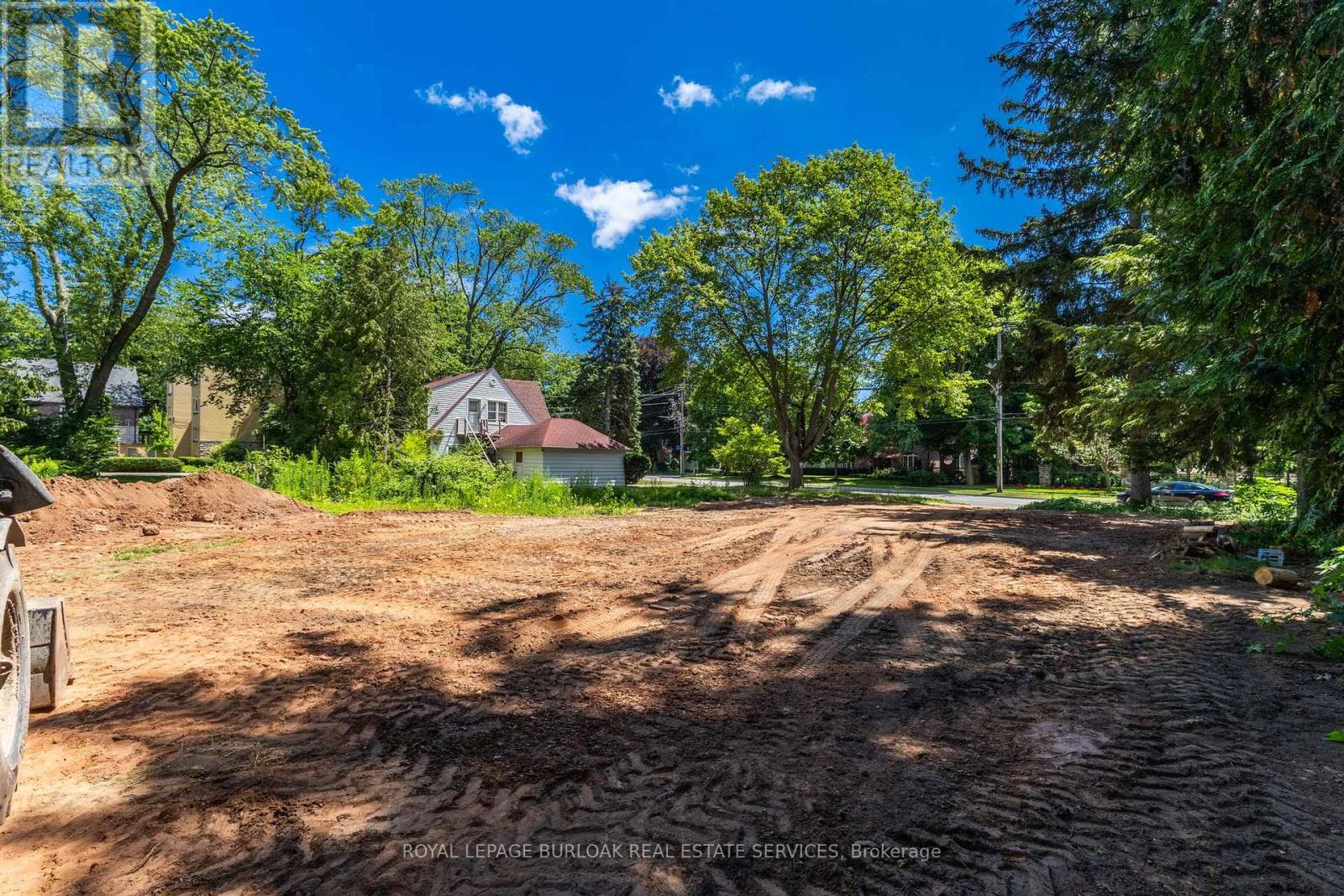 Photo 15 of 2379 Lakeshore Road, Burlington ON