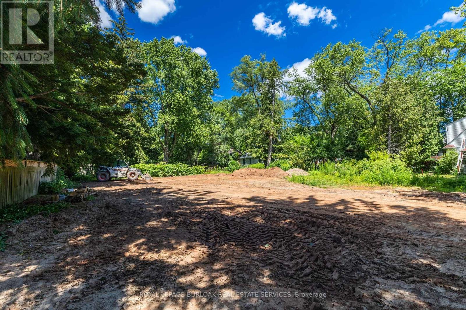 Photo 23 of 2379 Lakeshore Road, Burlington ON
