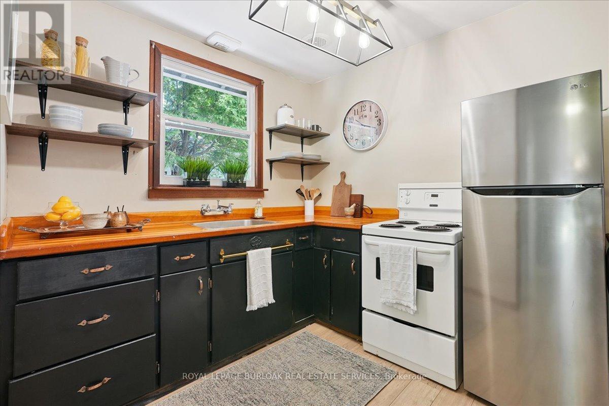 Photo 11 of 1403 Birch Avenue, Burlington ON