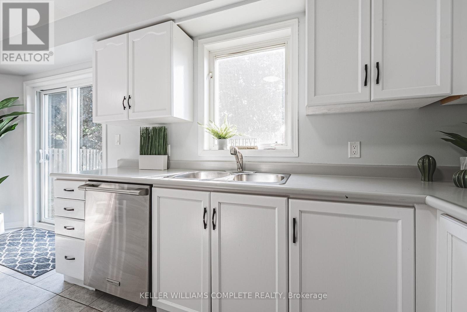 Photo 8 of 4492 Weltman Way, Lincoln ON
