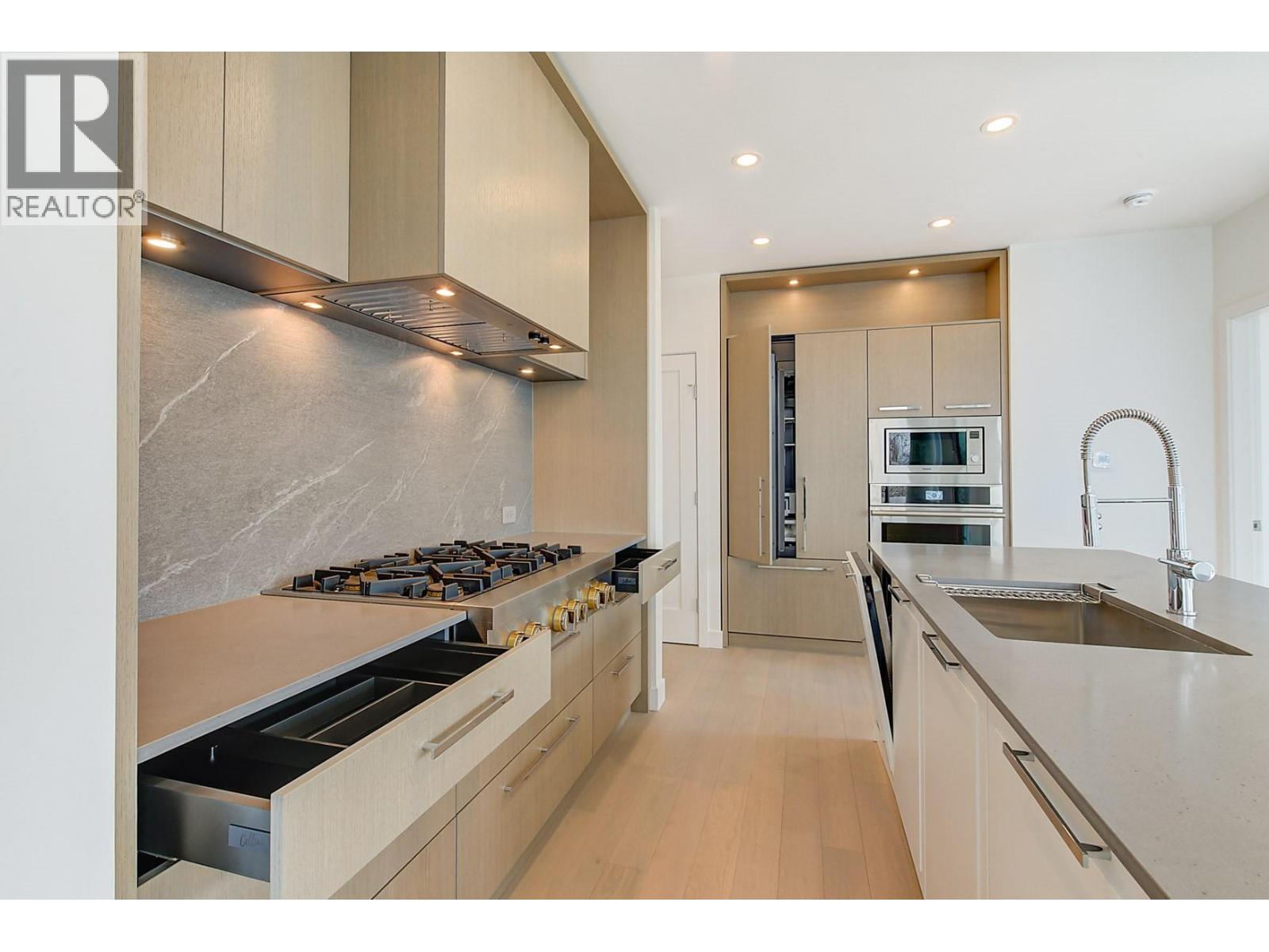 507 3409 Lakeshore Road, Kelowna