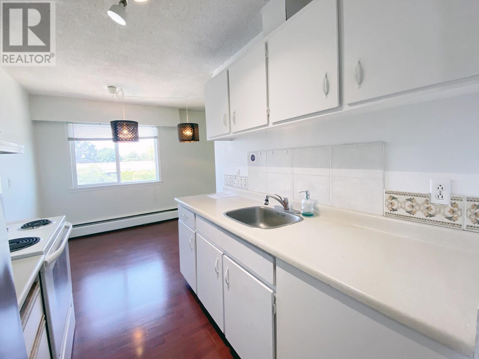 Photo 8 of 8020 Ryan Road, Richmond BC