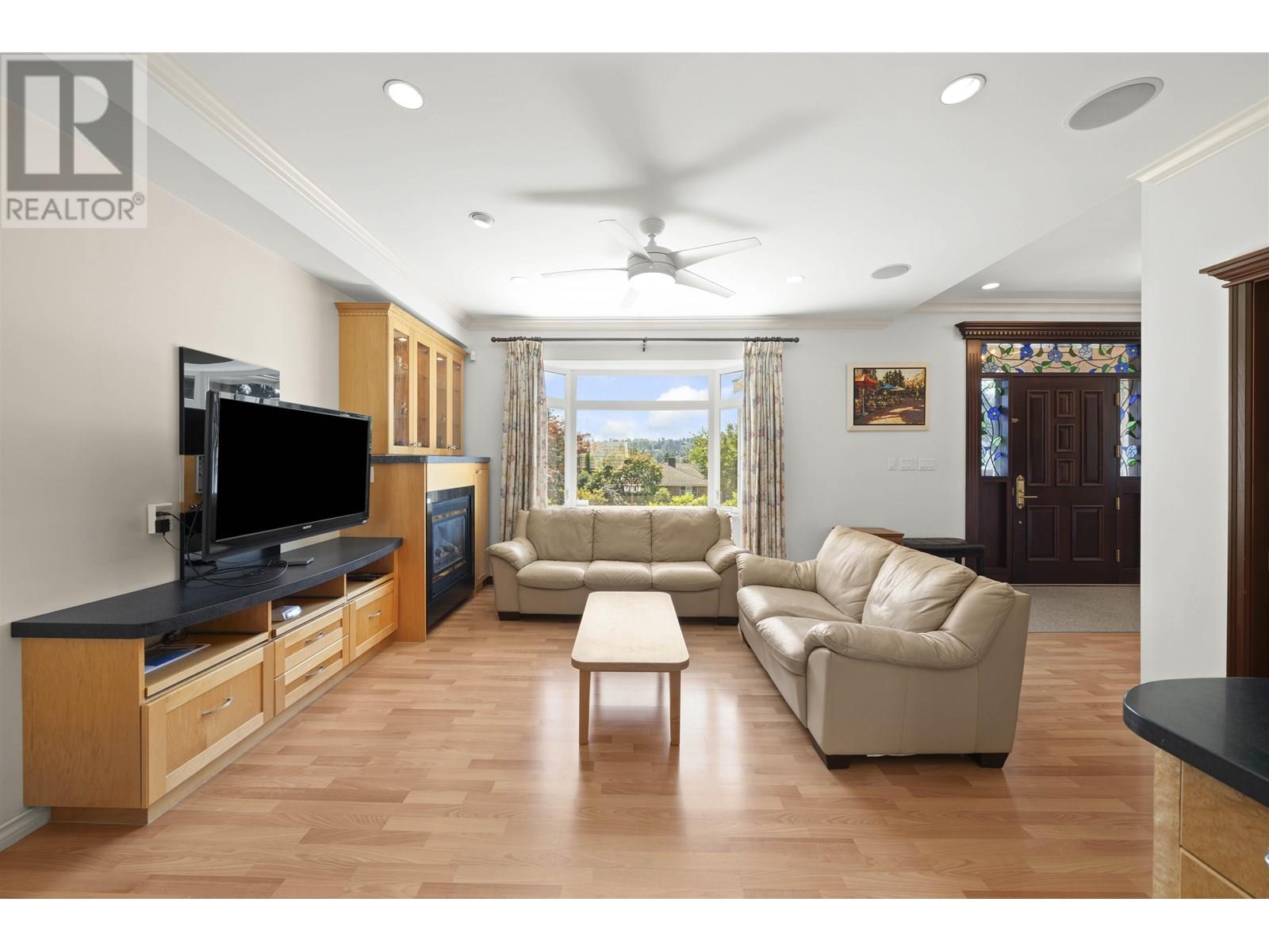 Photo 4 of 5713 Eglinton Street, Burnaby BC