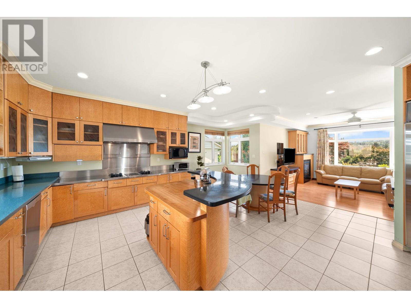 Photo 10 of 5713 Eglinton Street, Burnaby BC