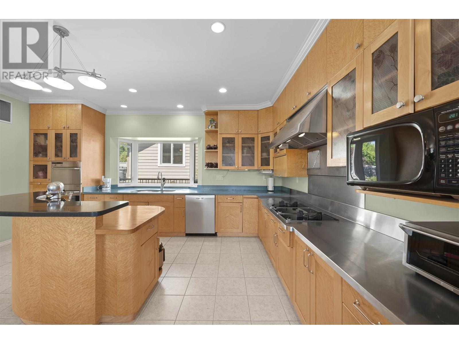 Photo 9 of 5713 Eglinton Street, Burnaby BC