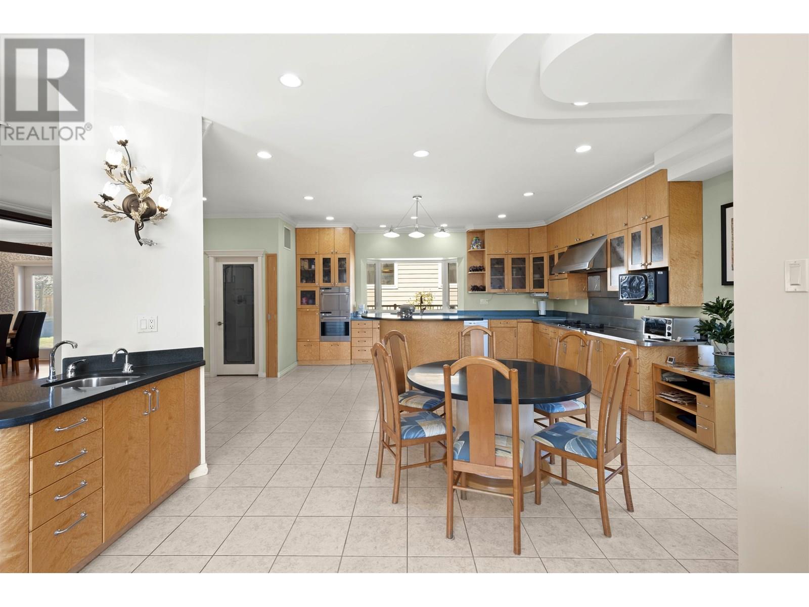 Photo 7 of 5713 Eglinton Street, Burnaby BC