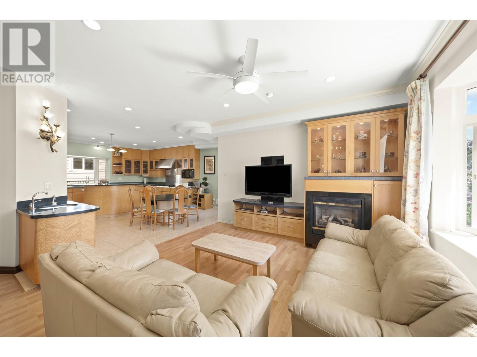 Photo 5 of 5713 Eglinton Street, Burnaby BC
