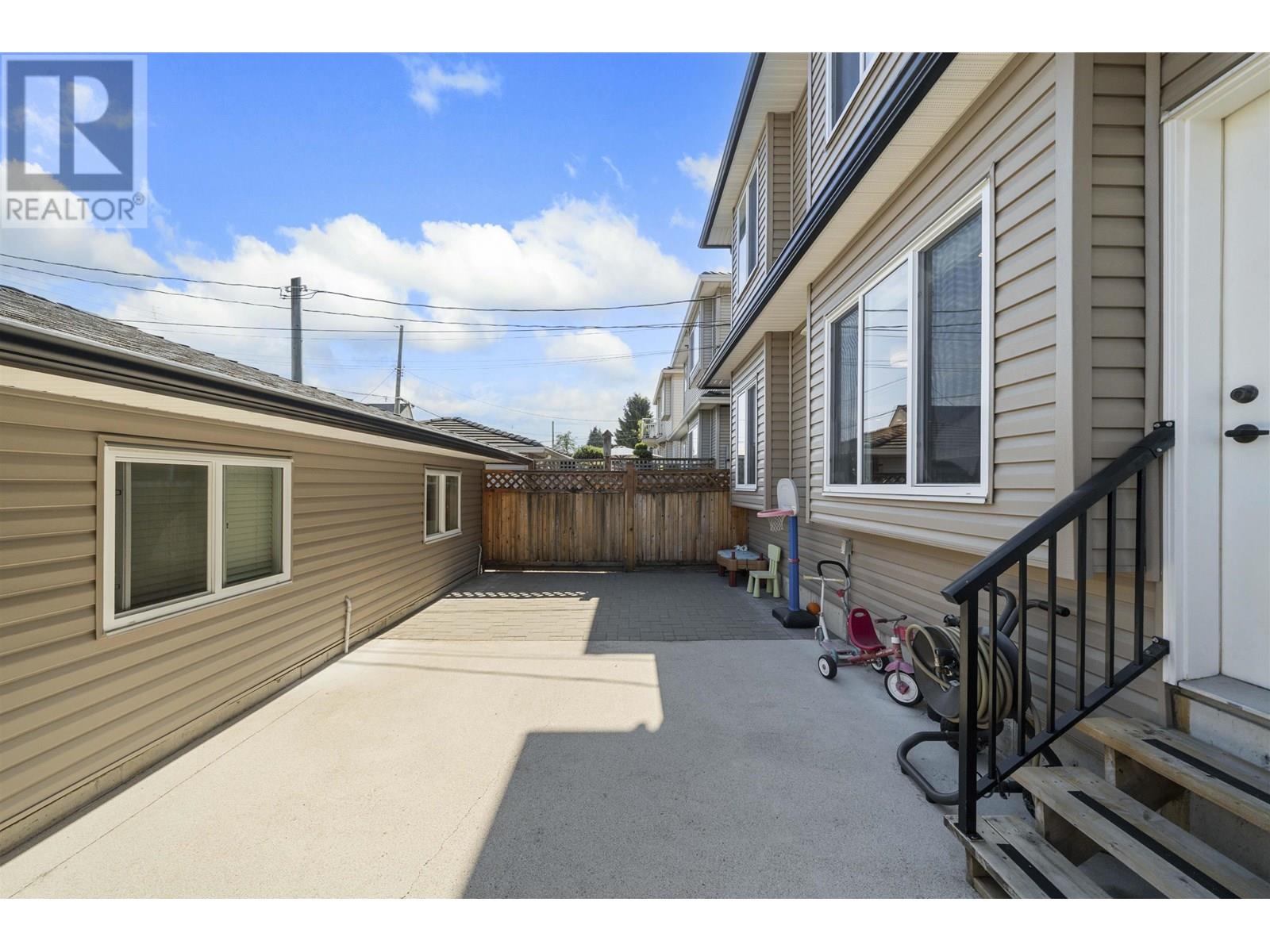 Photo 21 of 2 4685 Canada Way, Burnaby BC