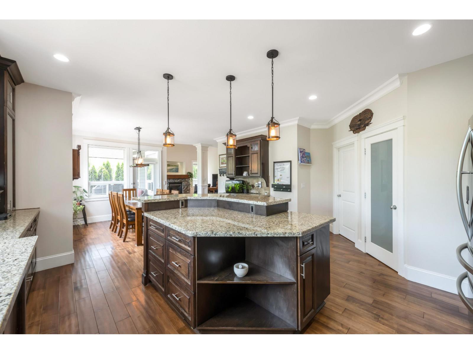 Photo 11 of 20472 98 A Avenue, Langley BC