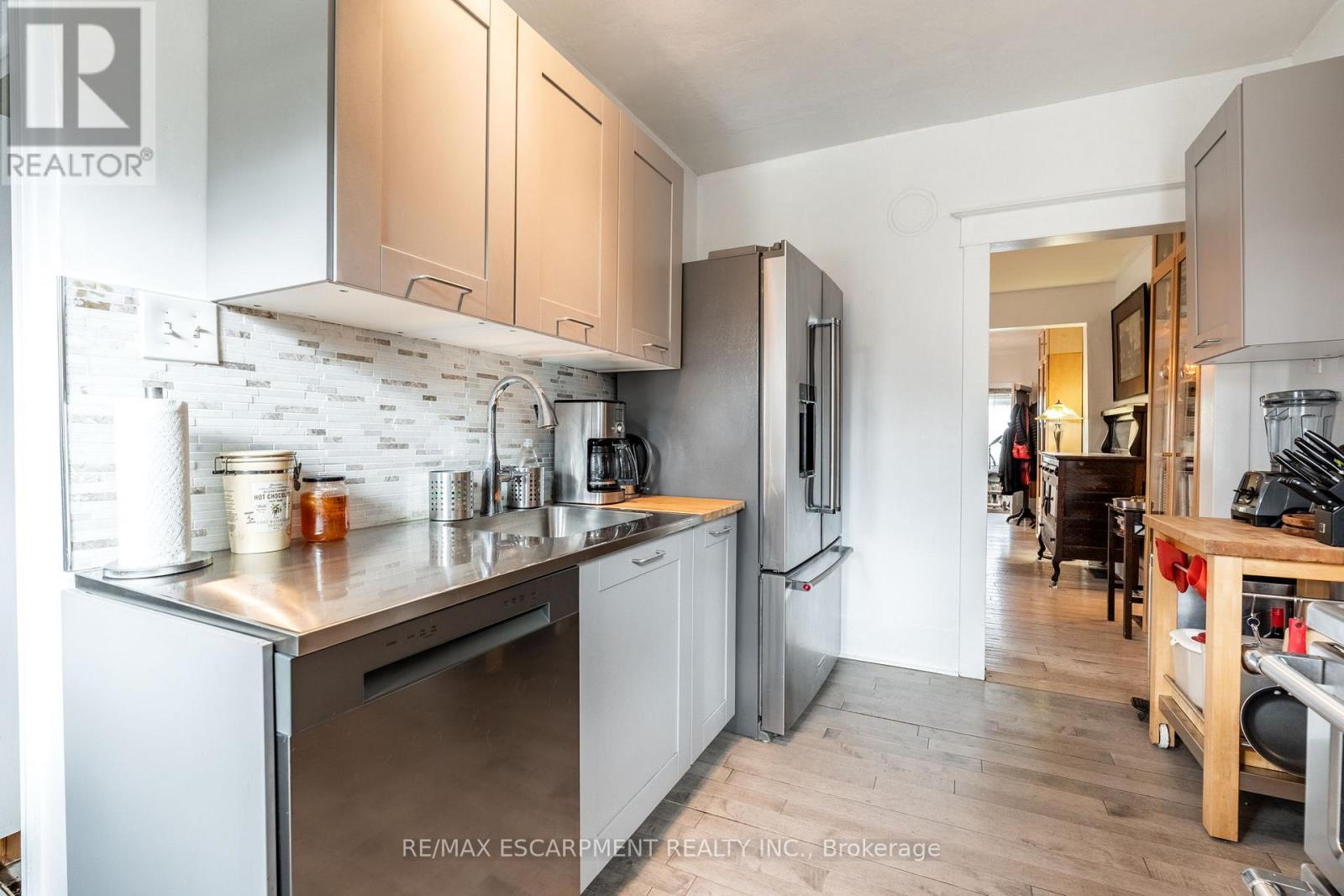 Photo 12 of 144 Dufferin Street E, St Catharines ON