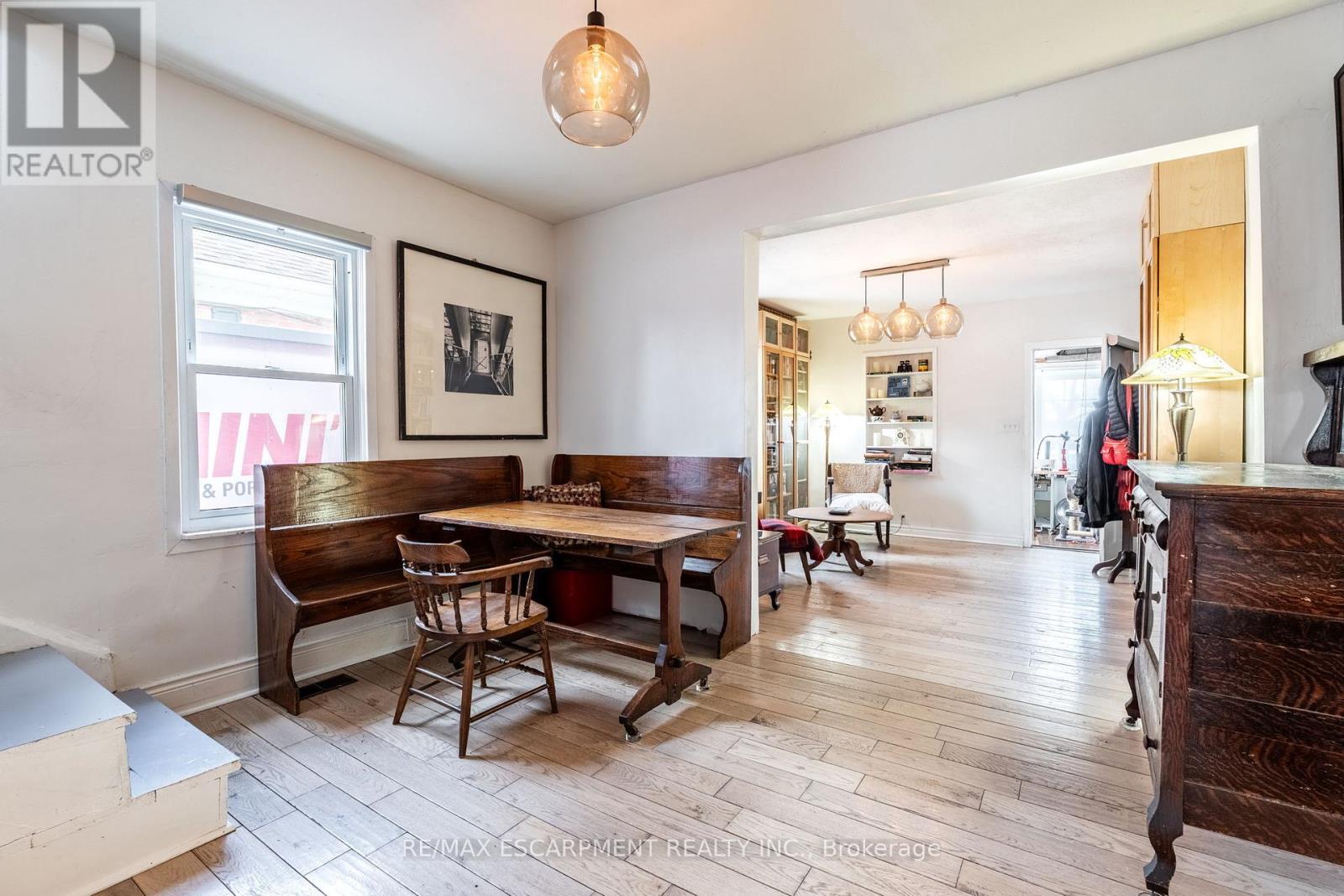 Photo 3 of 144 Dufferin Street E, St Catharines ON
