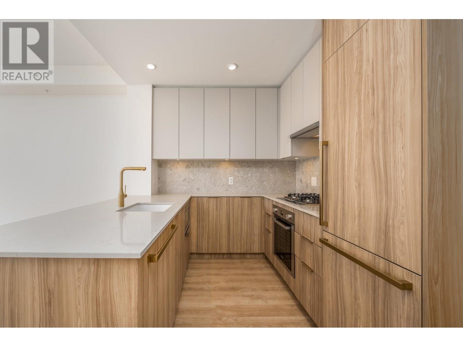 Photo 12 of 402 2325 Emery Court, North Vancouver BC