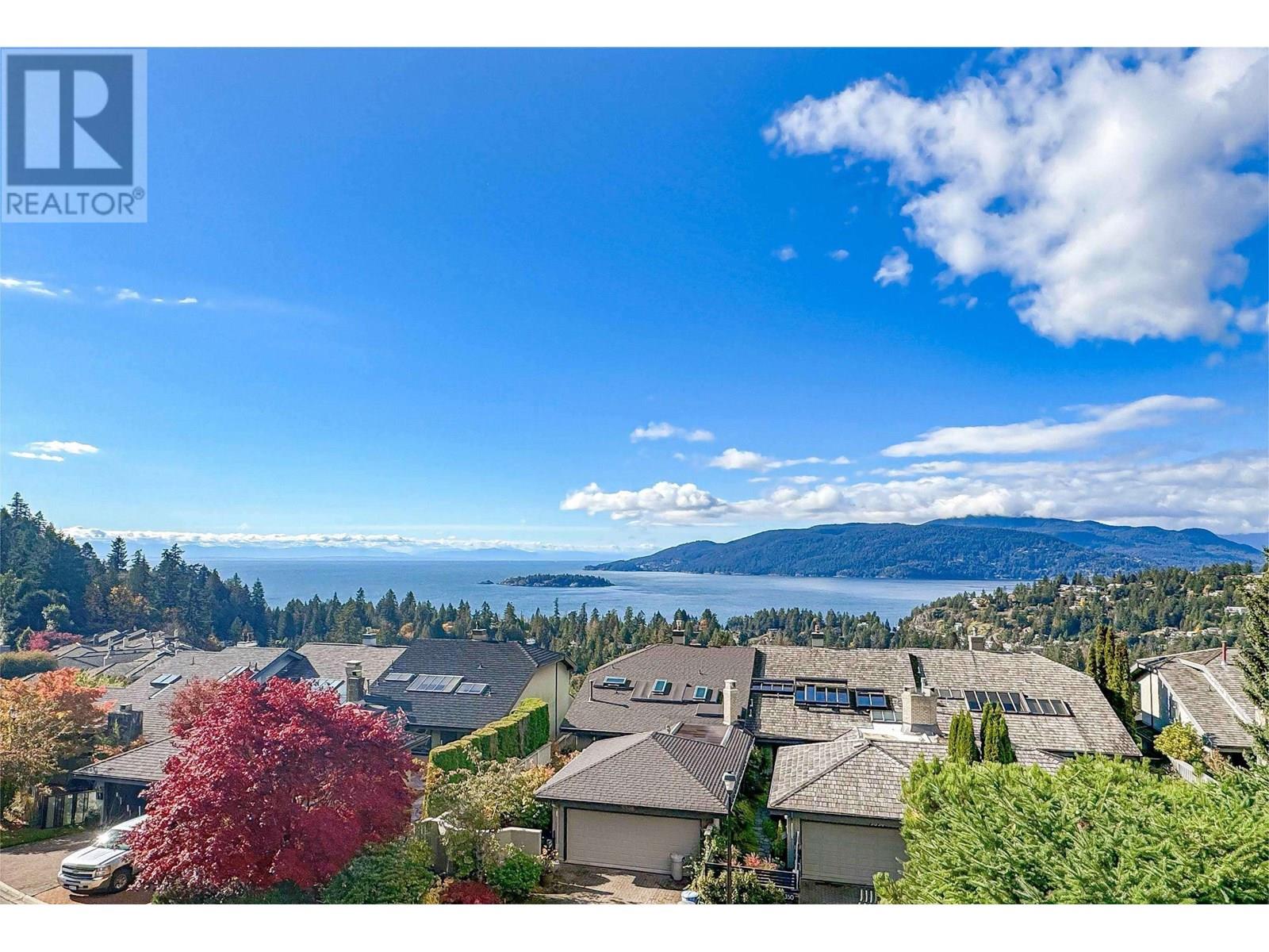 Photo 5 of 5446 Meadfeild Lane, West Vancouver BC