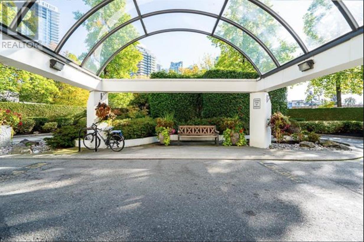 Photo 9 of 503 6455 Willingdon Avenue, Burnaby BC